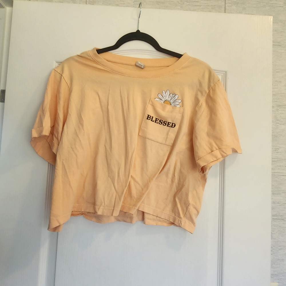Messy Bun Just Chillim Peach Short Sleeve Tee with Floral Detail Size XL EUC*